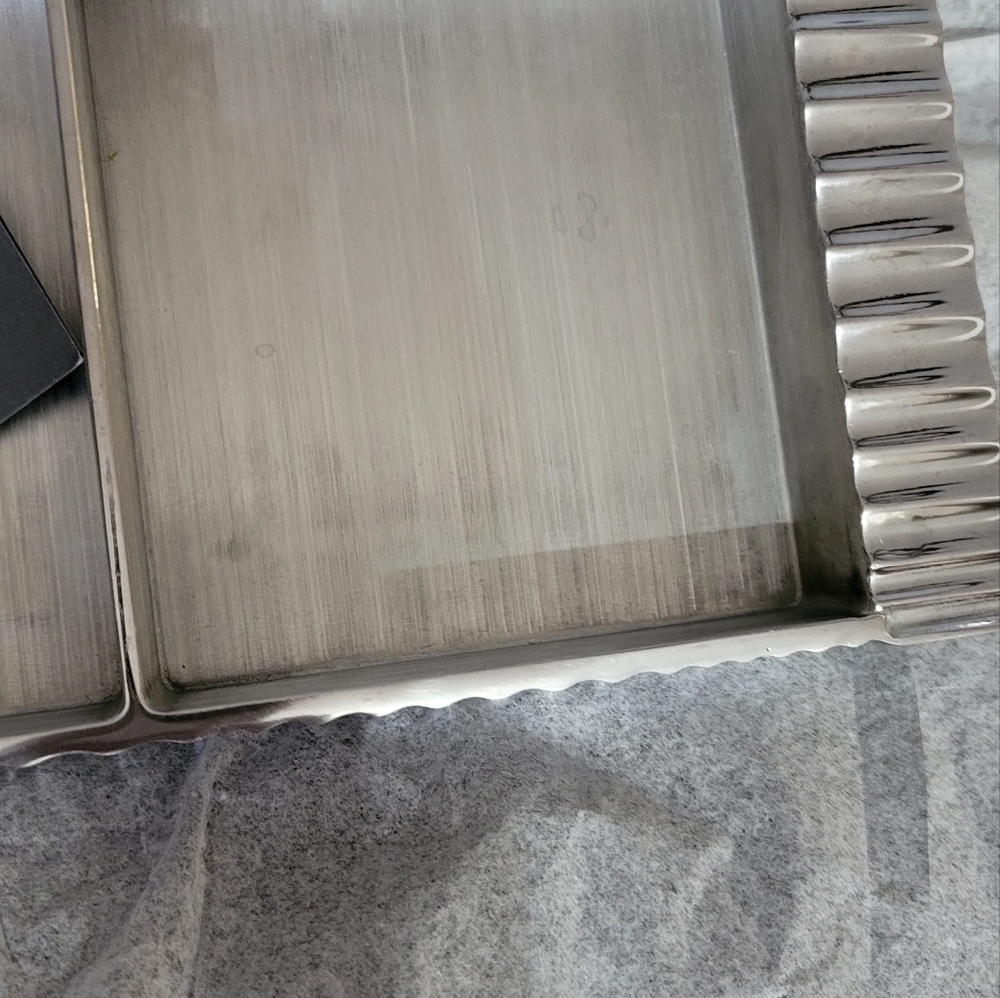 Kenneth Cole Reaction Divided Server - Picture 4 of 11
